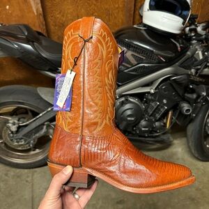 Tony Lama Lizard Cowboy Boots. Peanut Brittle color. BNIB. Size 10 D
